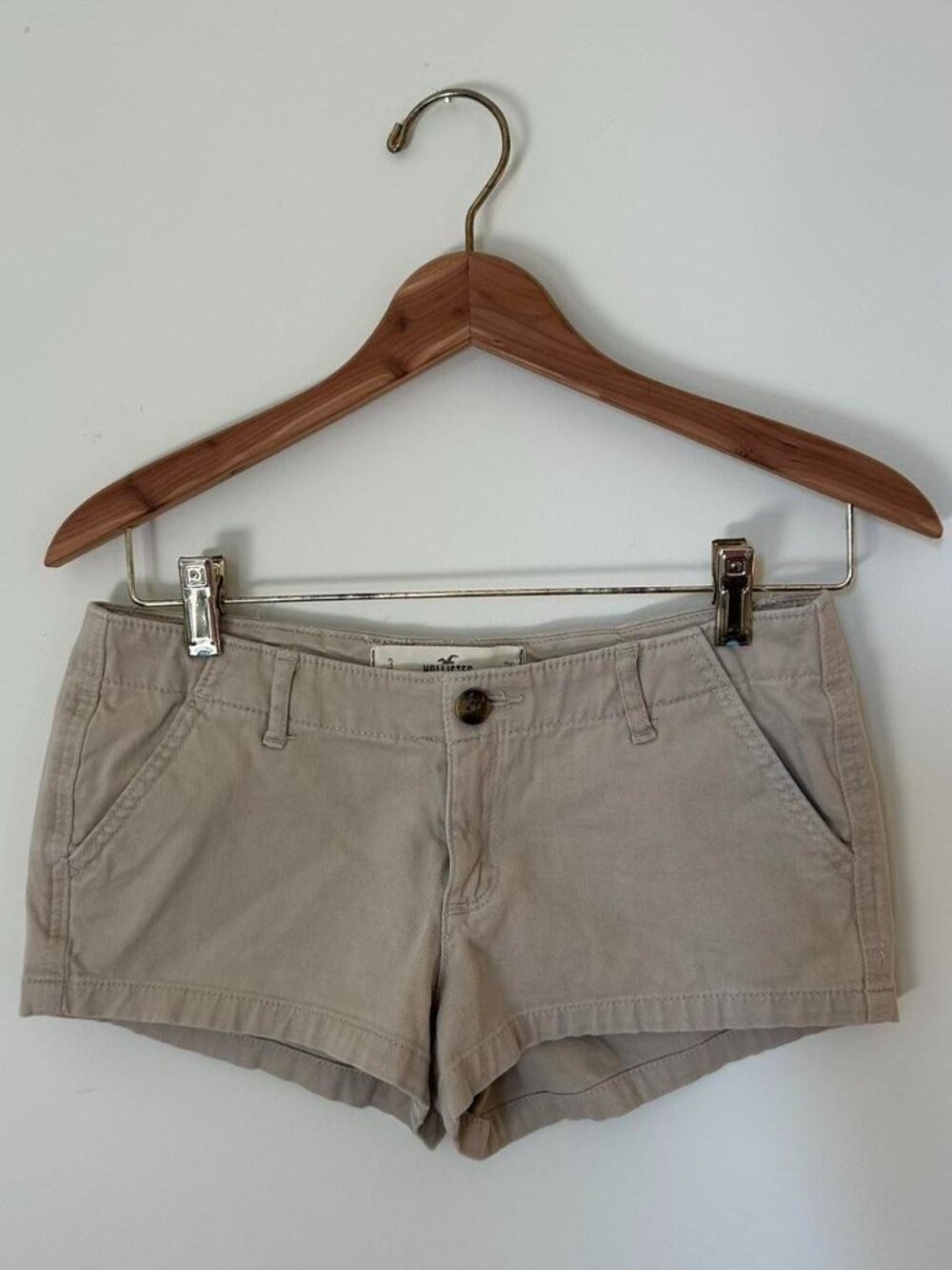 Hollister Co. Women's Tan and Cream Shorts
